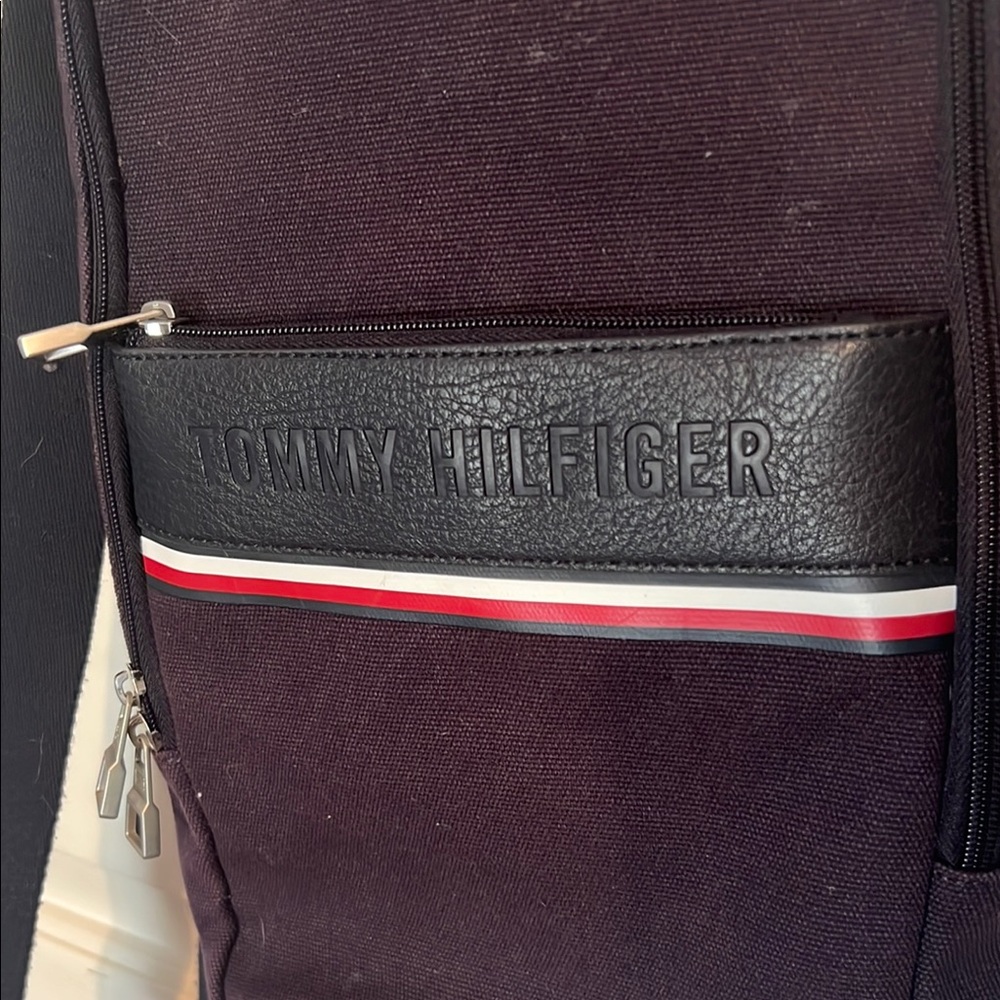 Tommy Hilfiger Black Belt Bag Sleek Modern Design - Picture 2 of 5